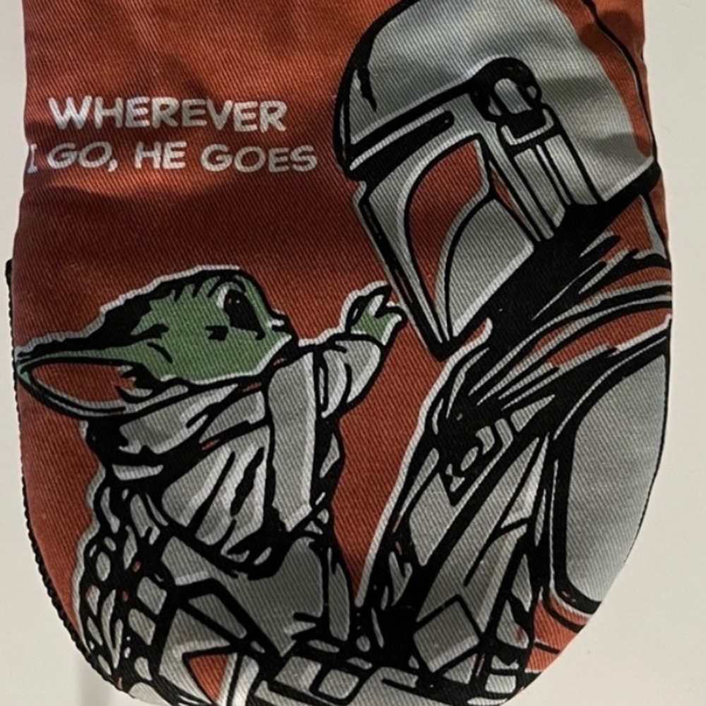 Brand New Star Wars Mandalorian “Where I Go, He Goes” Oven Mitt